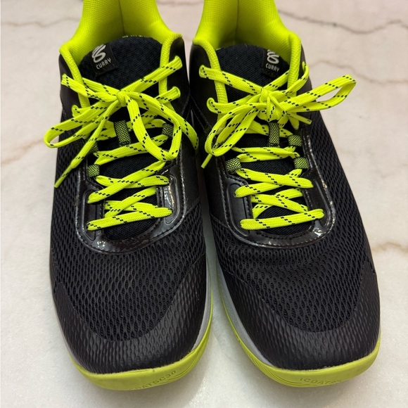 Under Armour Curry 3Z6 'Black Green' 3025090-001 - Picture 2 of 6